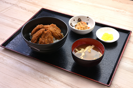 新潟名物タレカツ丼
