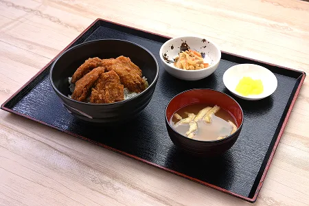 新潟名物タレカツ丼